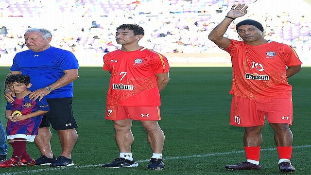 ロナウジーニョ・ジーコ・中田英寿サイン入り】Under Armour シャツ