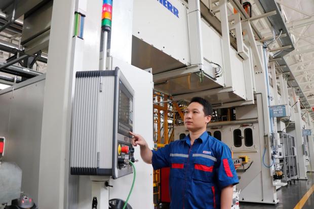 製造現場で産業のスマート化を推進　中国全人代代表・李海樺さん