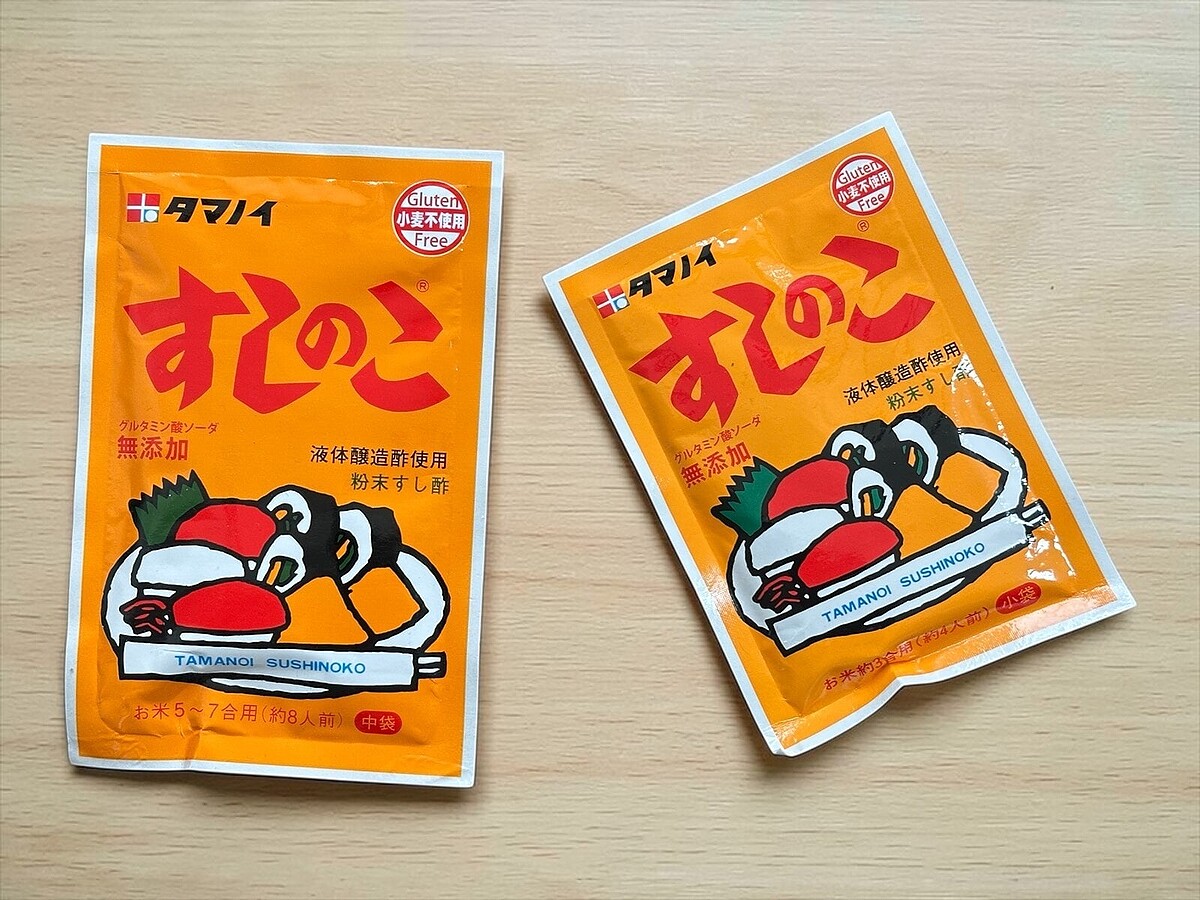  1963年にタマノイ酢が発売した、世界初の粉末状すし酢「すしのこ」。酢飯を簡単に作れるロングセラー商品ですが、実は「すしのこ」はさまざまな料理に使える万能調味料なのです。今回は、「すしのこ」を使ったアレンジレシピをご紹介します。 