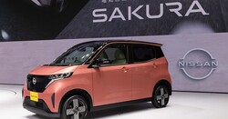 ��EV�����ʤ����ܡդ������η�EV�֥�����פ�������Ĵ�ʥ辰����������ۥ��������ܻԾ�����������򤷤Ƥ���