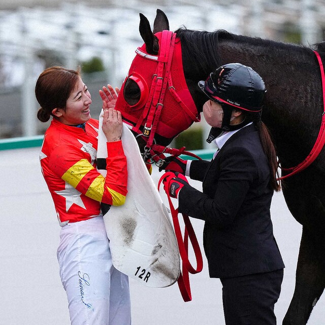 女性騎手　サイン入りA4写真 古川奈穂　永島まなみ　河原田菜々　谷原柚希騎手 女性騎手 サイン入りA4写真 古川奈穂 永島まなみ 河原田菜々 谷原柚希騎手