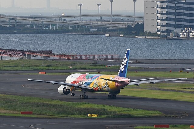 HELLO 2020 JET」のJA741A、塗装変更・整備のため羽田出発 PWエンジン